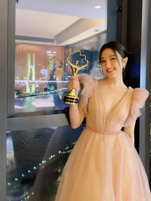 ="gnspvh8kyw">李兰迪,1999年9月2日出生于北京市,中国内地影视女演员