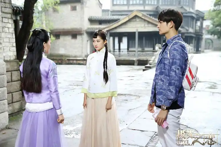 关晓彤遭马可"抛弃" 《极光之恋》上演娱乐圈"宫斗"