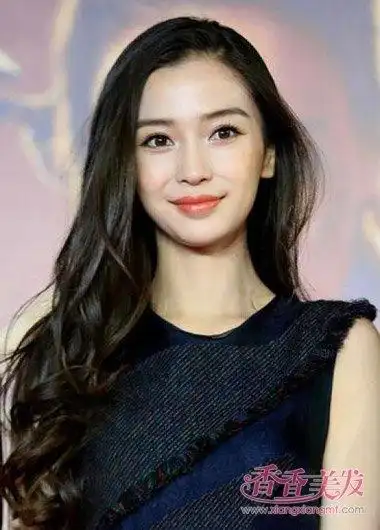 黑色长发适合的大卷 明星圆脸黑色卷发