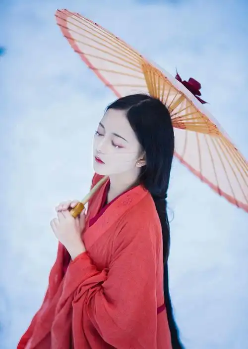 倾国倾城貌!惊为天下人!古风汉服真人女头乛凤倾颜(图源:微博)