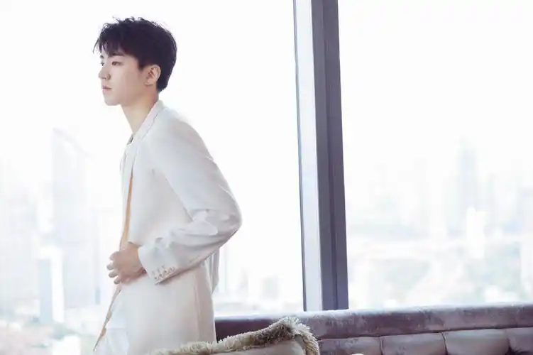 王俊凯壁纸第43期他笑起来的时候干净温和能够多次让人心动