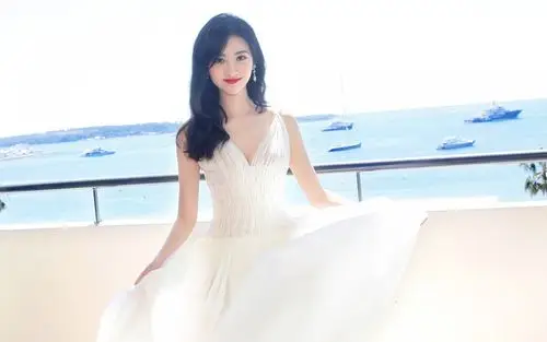 景甜白裙仙气写真壁纸-美女壁纸-高清美女图片-娟娟壁纸