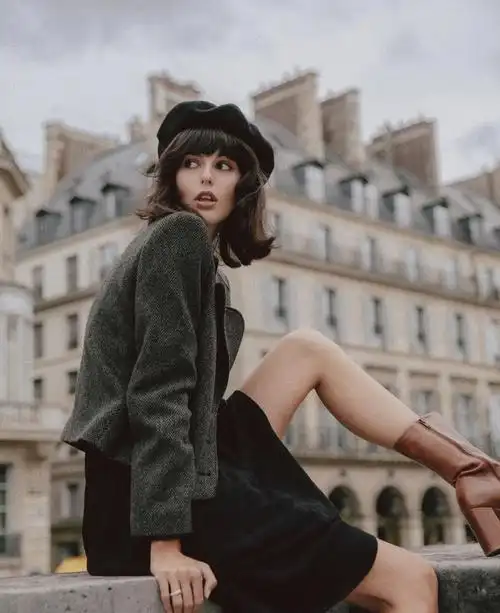 英伦流行发型推荐耳下短发