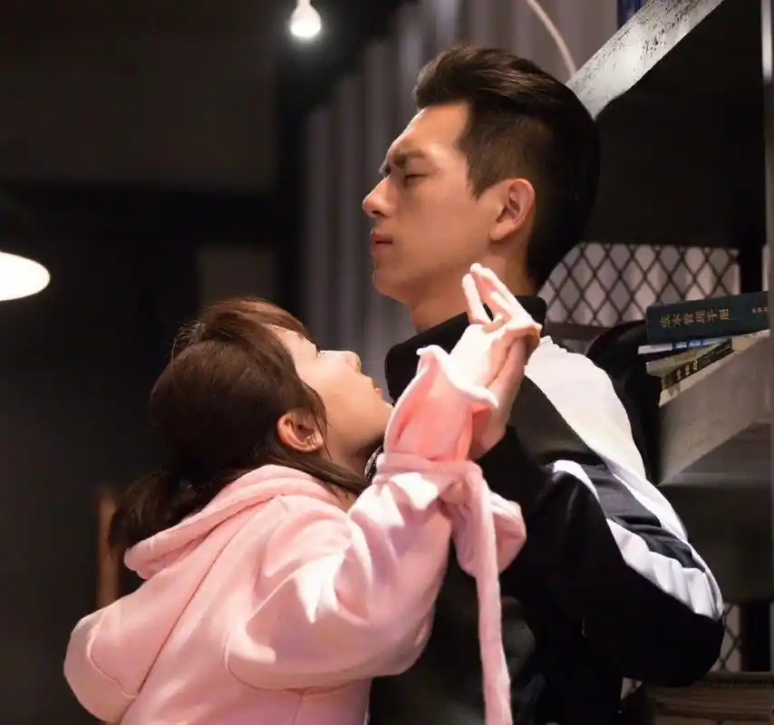 11月11日,杨紫李现登上热搜,不过,这一次两人不是因为"童颜夫妇"而