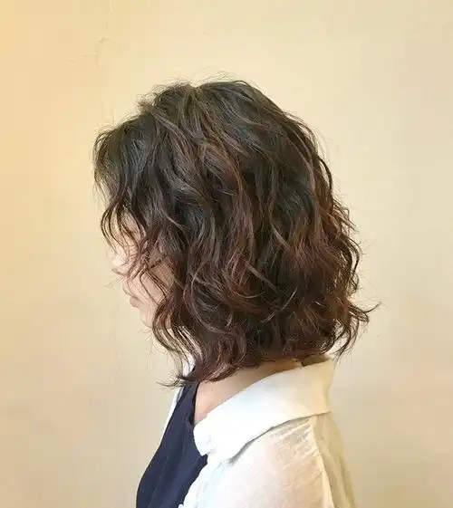 波波头这样烫,显年轻又很时尚