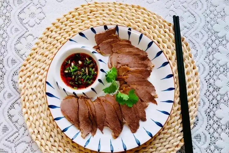 牛肉不管怎么做都好吃,今天是家庭版卤牛肉