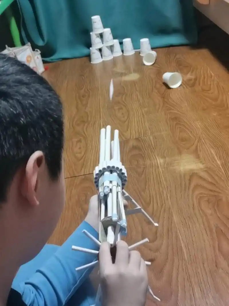 用纸做的手工加特林 加特林做好了!