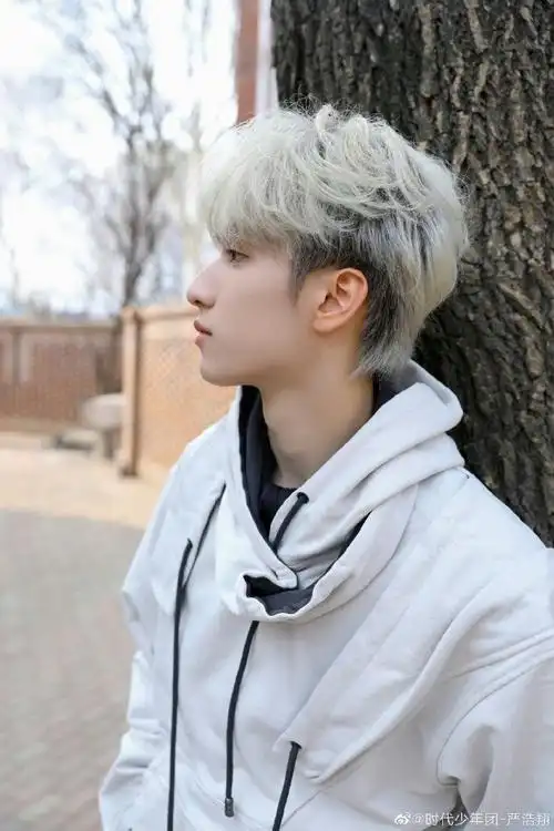 严浩翔库存发色#严浩翔绝美发色小合集～每种发色都能完美驾驭,狠狠