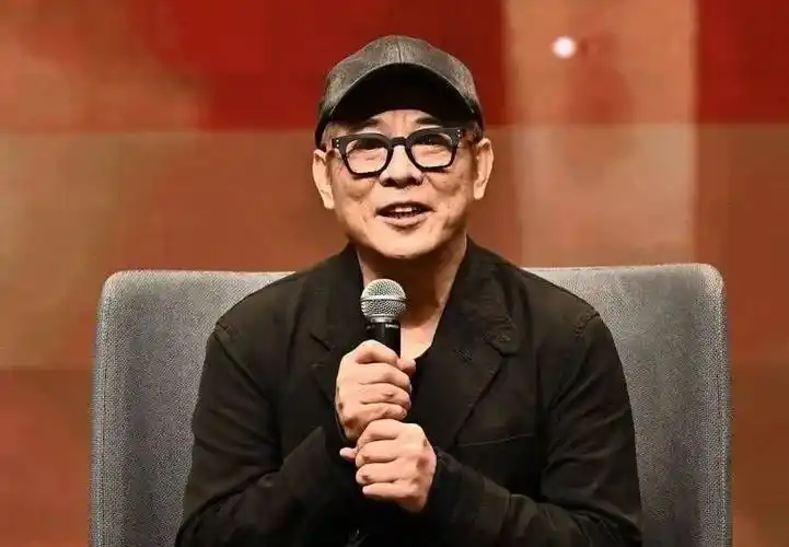 60岁李连杰近照苍老认不出,晚年被病痛折磨,身家亿万定居国外_腾讯