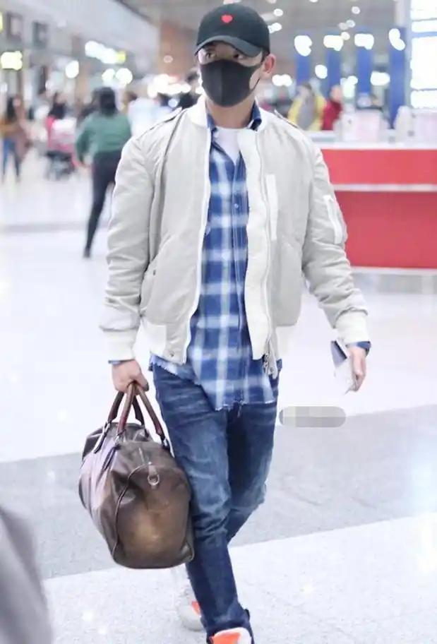 小编心里,跑男团应该分为老,中,青三代,那么"老年组"当然是邓超和李晨