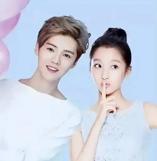 关晓彤不再回避!直面面对"恋爱八年不结婚",鹿晗的评论区炸锅