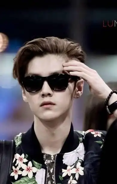 鹿晗戴墨镜合集,要不要这么帅?