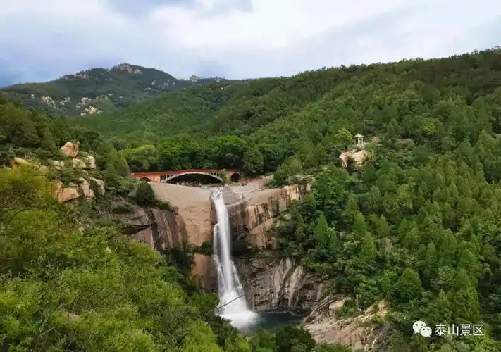 一泓清潭飞瀑奔流 雨后泰山黑龙潭惊艳亮相!_泰安民生_泰安_齐鲁网