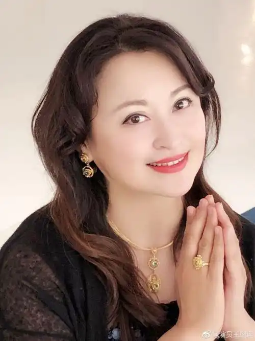 31岁为富豪老公生下女儿33岁出演杨贵妃走红如今48岁还那么胖