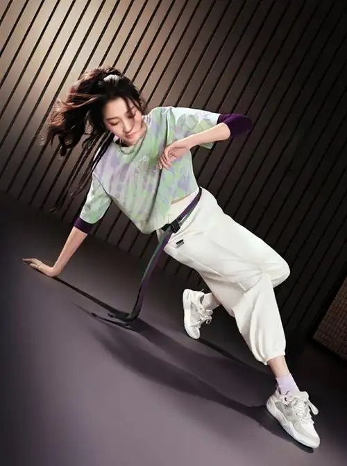 关晓彤安踏品牌全球代言人