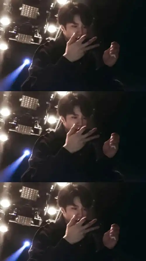 刘耀文超绝少年气#92#刘耀文 画报人生#〖三格壁纸〗"我们的存在