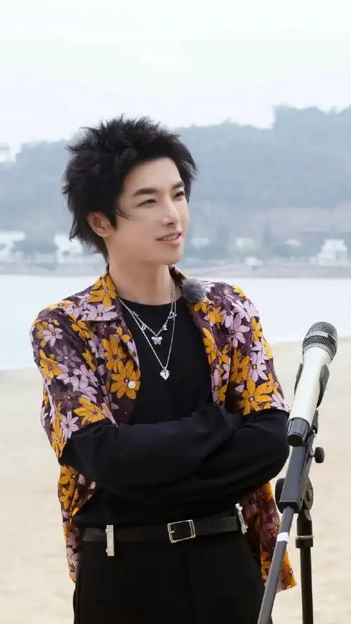 华晨宇美貌大赏##华晨宇加盟季风音乐会