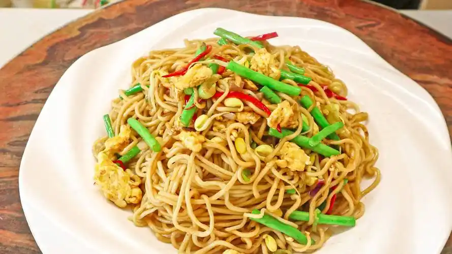 炒面条鲜香筋道营养美味做法简单快来试试吧