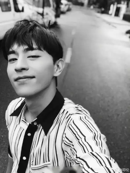 邓伦九宫格,其实只有三张原图!