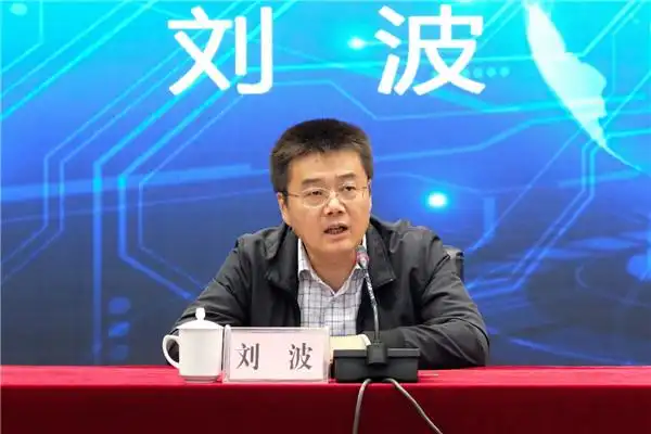 陕西省工信厅党组成员,副厅长刘波介绍活动开展情况 摄影