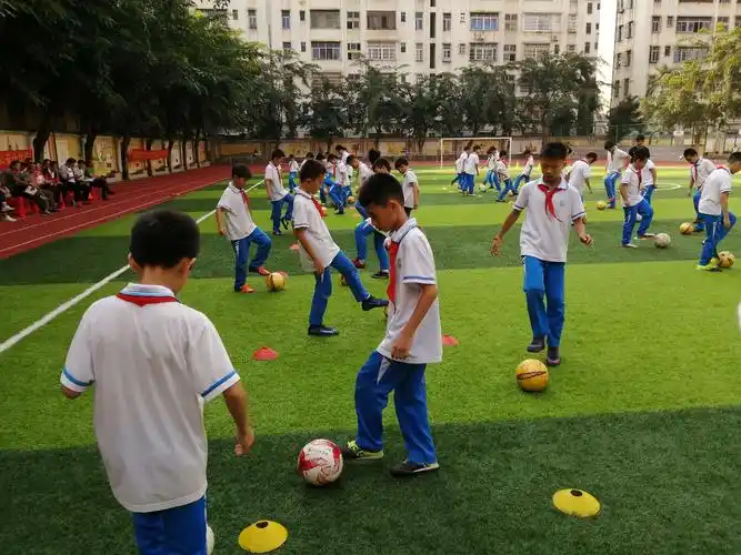海口市美兰区中小学体育足球课教学研讨教学活动