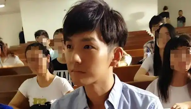 事实证明逐渐消失的钟汉良已经在另一个圈子里红得发紫