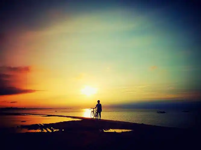 br /> 叹晚霞无限, br /> 叹黄昏将近, br /> 叹温暖夕阳, br /> 叹