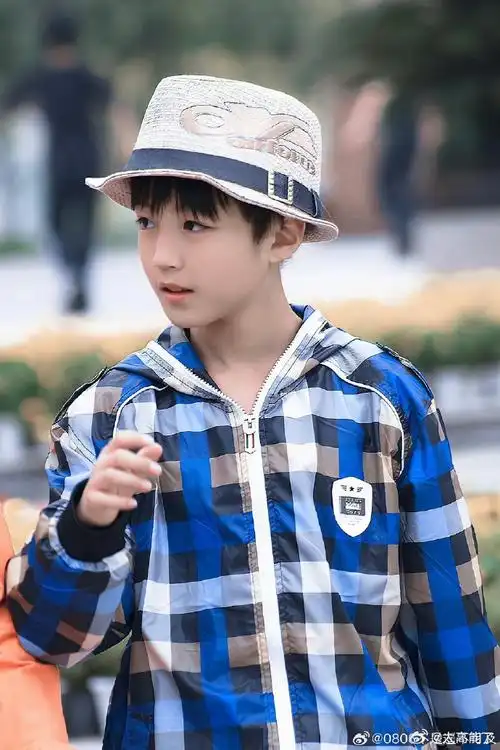 童年照都这么好看,王俊凯赢在了起跑线上吧,妥妥的别人家孩子,祝平行