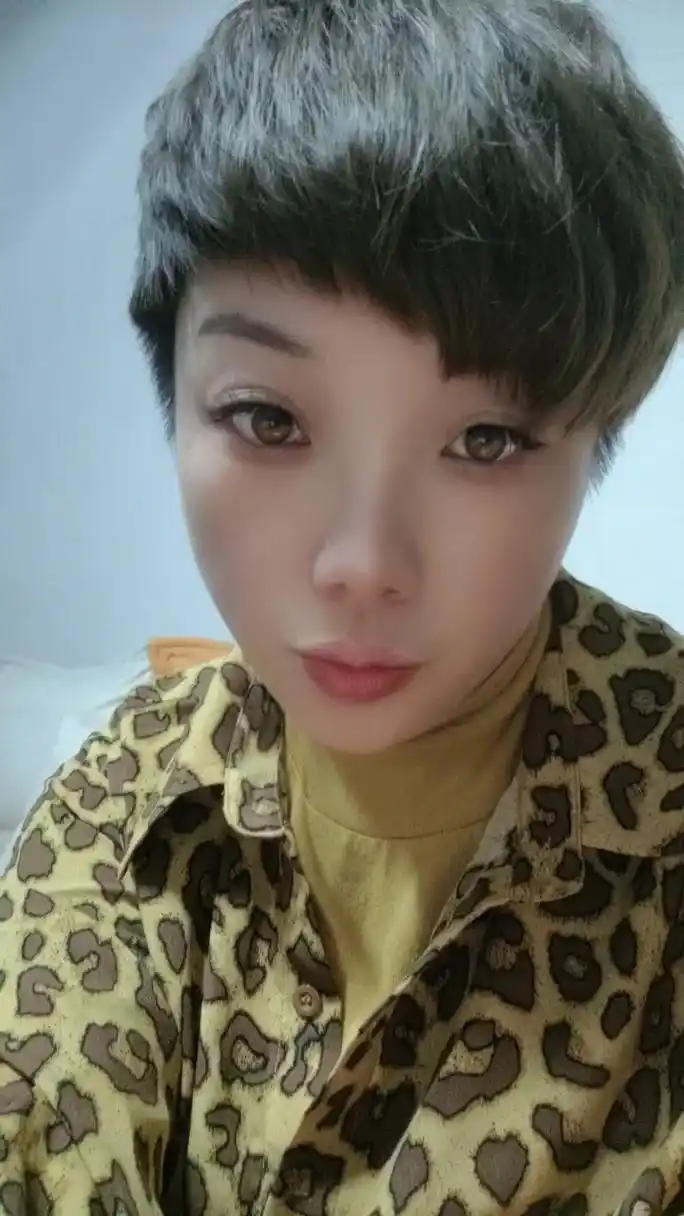 现在的我,不和谁比,不和谁闹,风是抓不住的,花也会凋谢,学会 - 抖音