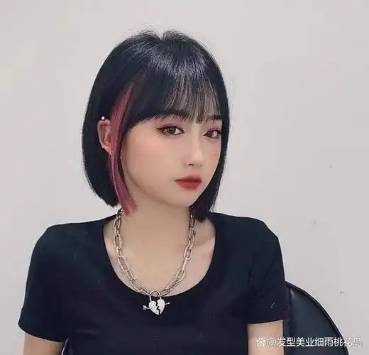新潮挂耳染短发