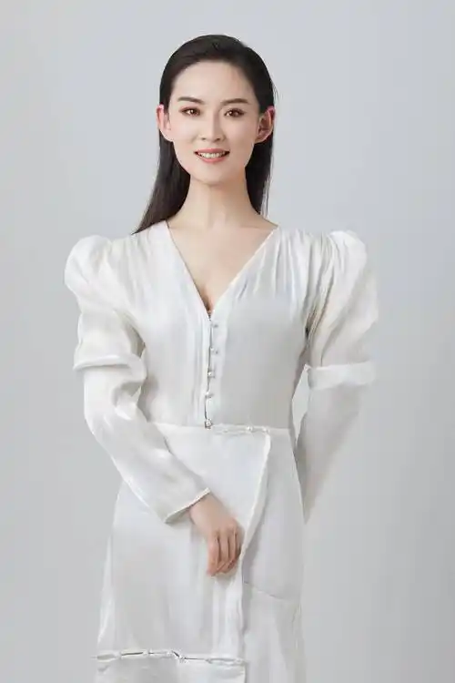 歌手刘媛媛恭祝2022"纯真筑童年"第四届全国青少儿书画艺术大赛圆满