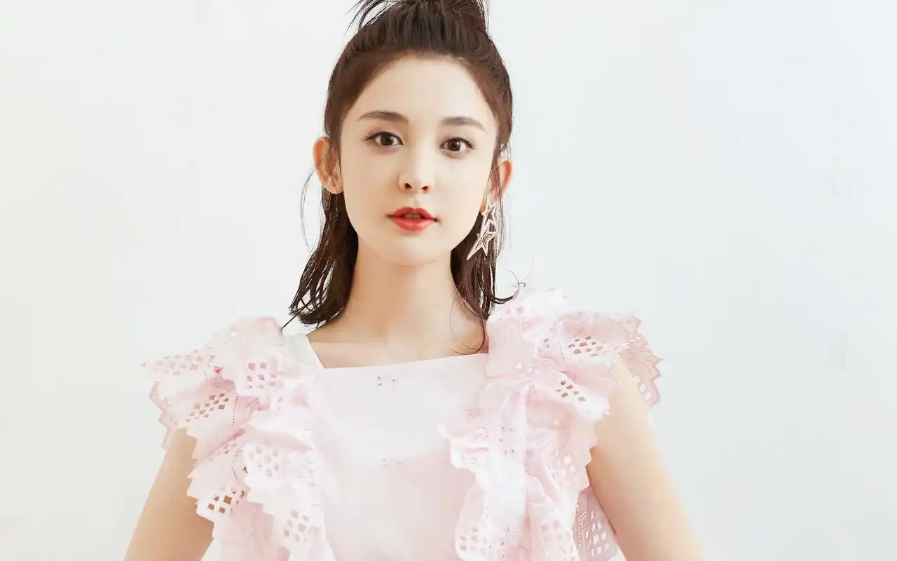 古力娜扎甜美写真桌面壁纸