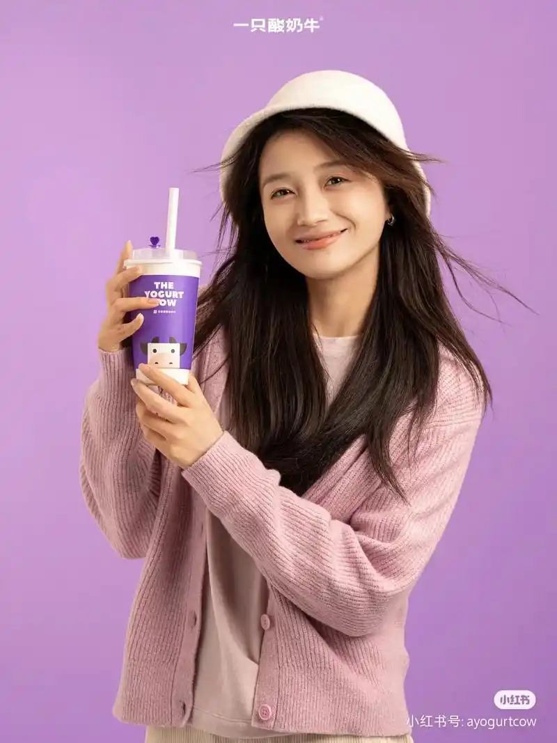 秋冬与奶茶拍照pose速来学习!(附教.天冷就要喝热饮 我 - 抖音