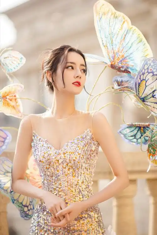 迪丽热巴2021北京卫视春晚