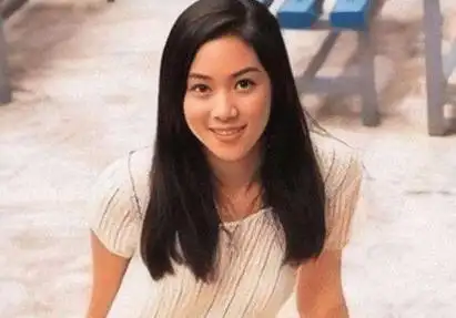 结婚仅仅一年的时间就离婚,后来梁静慈发现自己怀有身孕,不想伤