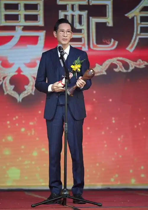 王劲松个人资料简介王劲松演32年的配角终成名