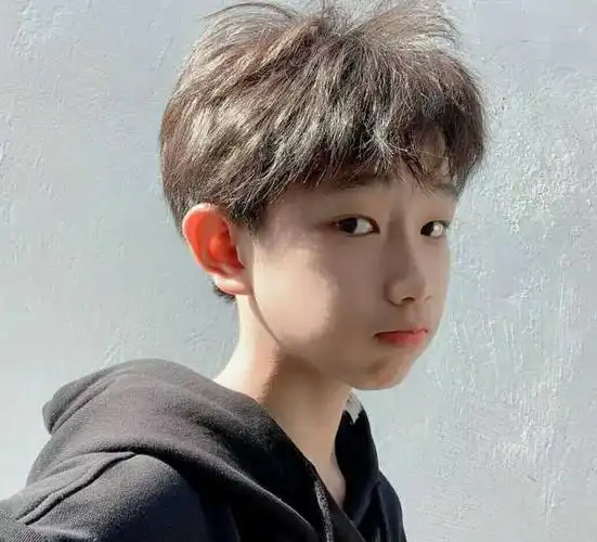 初中到大学"男神"照,初中"奶气"大学"硬气",女学生:够帅