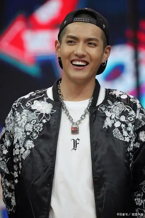 吴亦凡经纪公司被强执近1900万,明星塌房频发品牌如何避坑?