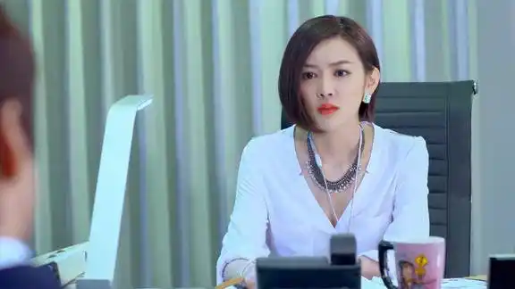 爱的阶梯罗珊在公司加班对手公司来人一句话让她露出马脚