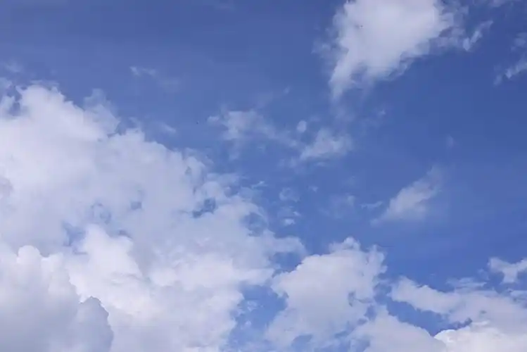 白云蓝天蔚蓝色的天空高清壁纸