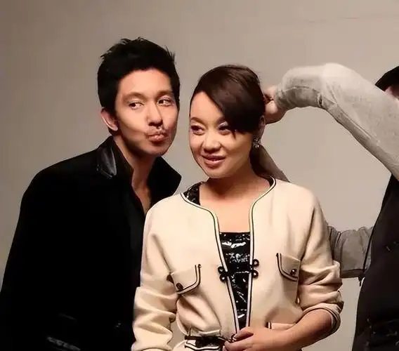 闫妮爆红前与丈夫离婚,如今他再婚生子幸福,她情路坎坷至今未婚|张铎