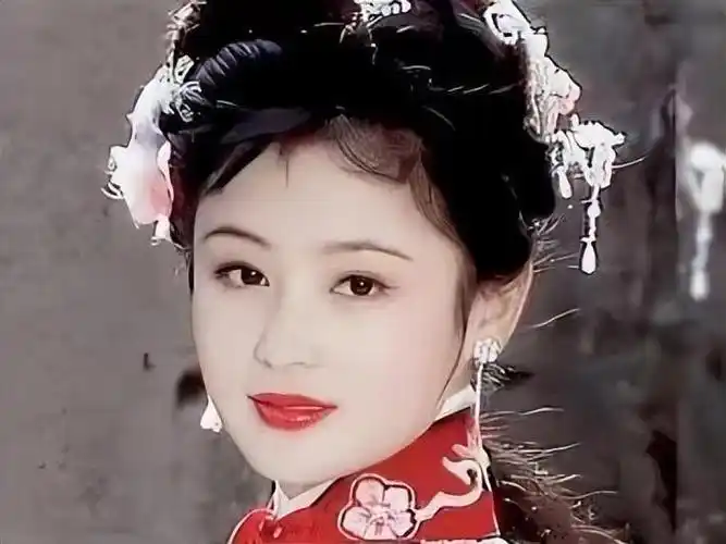 陈红年轻时的古装剧照,明眸皓齿肌肤如雪,自带主角光环天生贵气