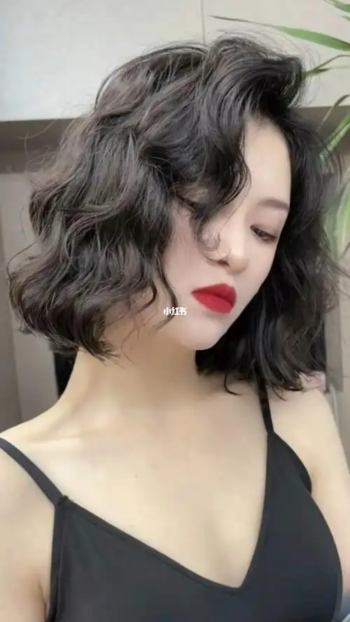 适合发量少头发扁塌的法式复古烫发