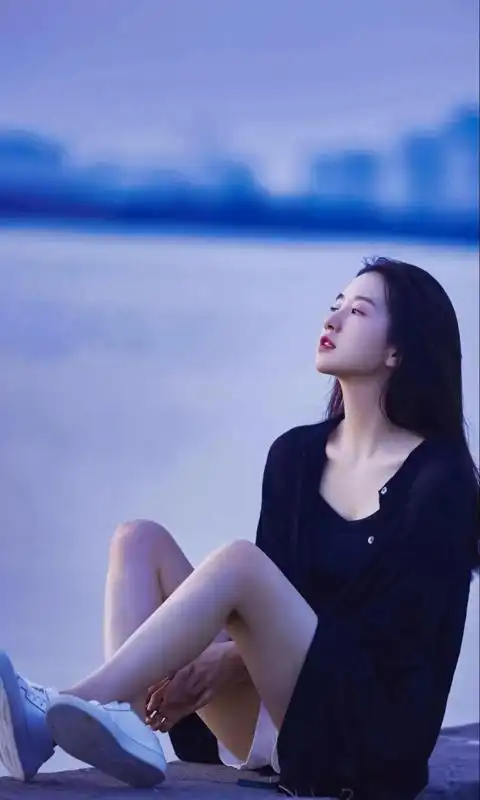 精美大白腿4k超高清竖屏美女手机壁纸大图