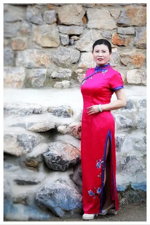 旗袍秀嗨九龙峪 倾情献礼建军节 - 美篇