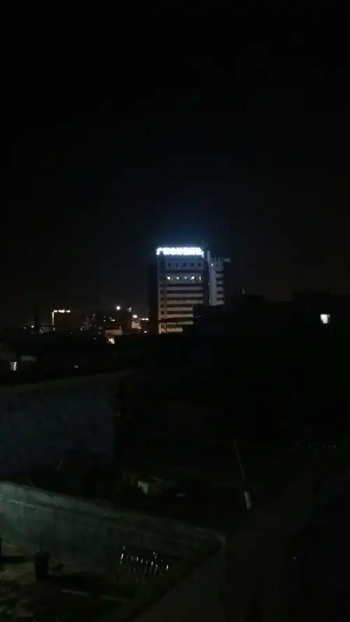 家楼顶晚上夜景