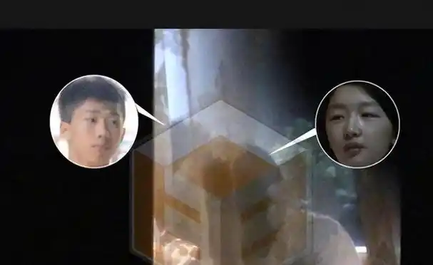 回顾周冬雨家中未拉窗帘和男友玩拔萝卜游戏引发网友热议