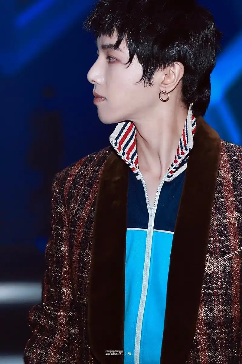 华晨宇壁纸我在2020的尽头迎接2021的宝贝