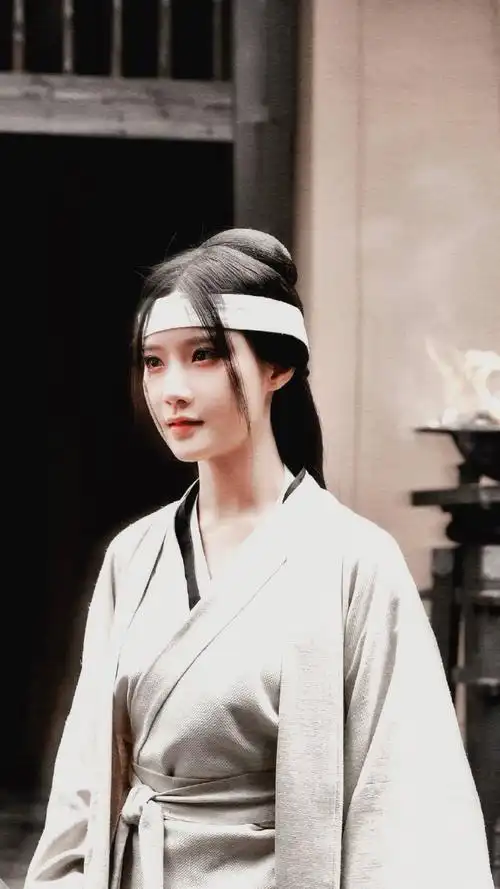 陈意涵晒出君君动图#陈意涵拍摄电视剧《星汉灿烂》 今天陈意涵晒出