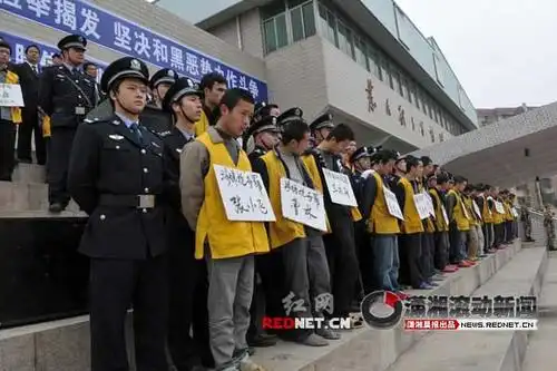 袁石健)今日,永兴县在县一中举行打黑除恶公捕公判大会,60名黑恶势力